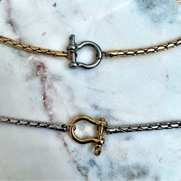 Salomé Carabiner Necklace - Picture 12 of 13